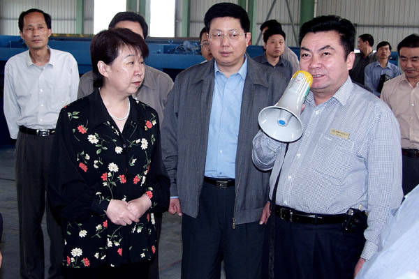 安徽省人大常委會副主任文海英來中德機(jī)床視察 安徽省人大常委會副主任文海英來中德機(jī)床視察