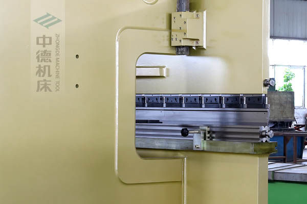 ZDP-20050加強(qiáng)型喉口,有效抵抗機(jī)架受力變形.jpg ZDP-20050加強(qiáng)型喉口,有效抵抗機(jī)架受力變形.jpg